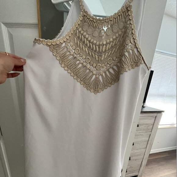 Lilly Pulitzer White Shift Dress with Gold Embellishment Size 8 - Picture 1 of 4
